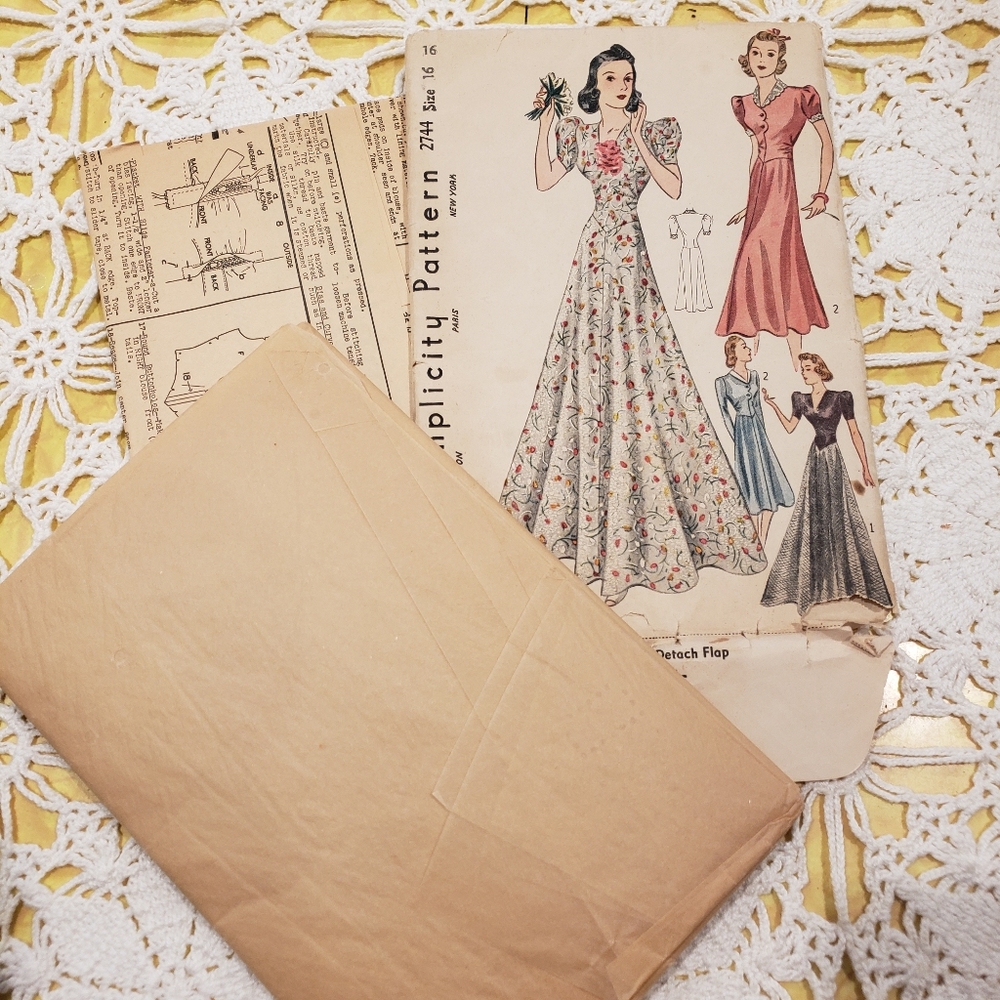 Simplicity Pink Lace Long Sleeve Dress Pattern - Picture 4 of 10